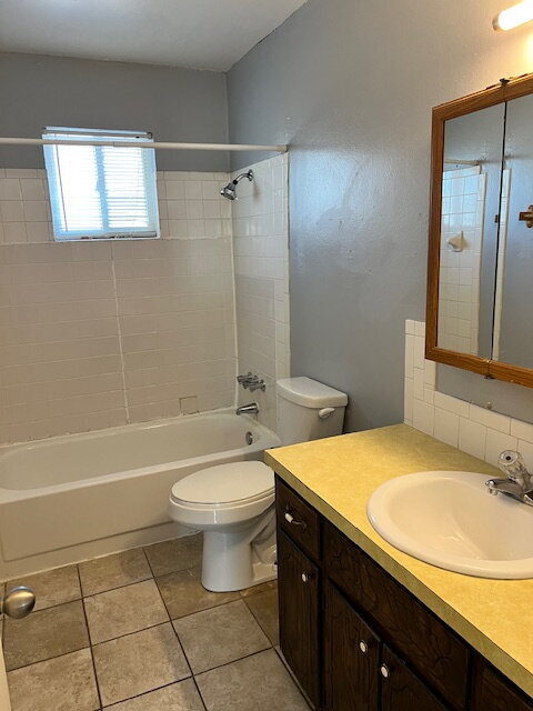 Building Photo - Ask us about our Move-in Special!!!   Charming 2-Bedroom Duplex Retreat on Buena Vista Avenue, Va...