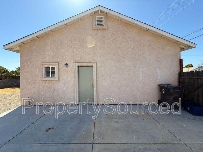 Building Photo - 524 E Krell Ln
