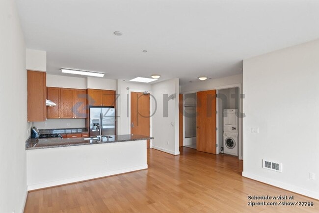 Building Photo - Unit 604