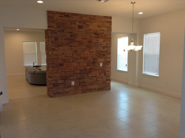 Building Photo - 9240 Sylvan Wds St