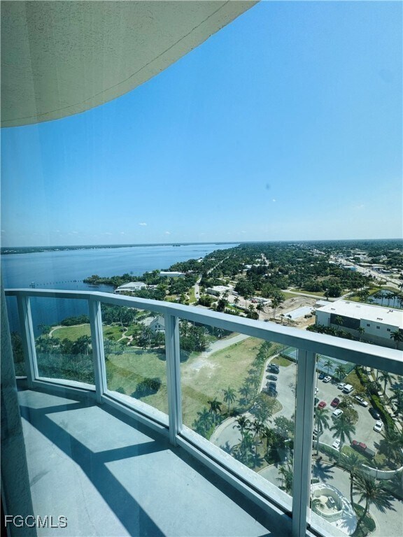 Building Photo - 3000 Oasis Grand Blvd