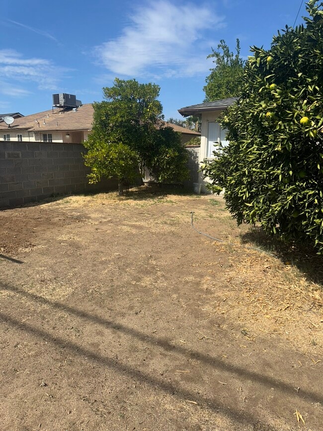 Building Photo - 3874 Arden Dr S