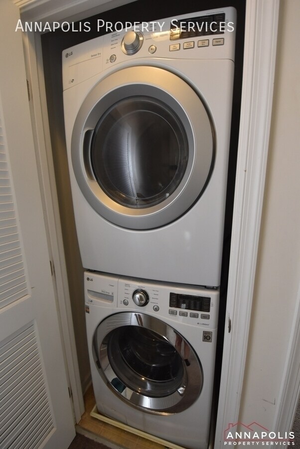 Building Photo - 619 Ravenwood Dr