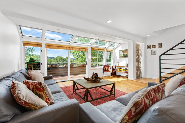 Building Photo - 100 N 8th St