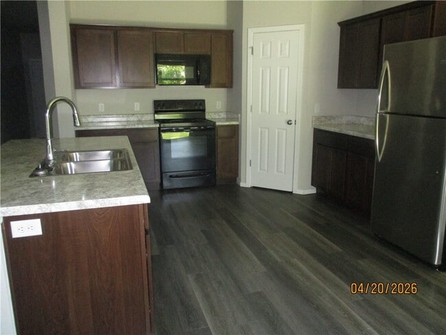 Building Photo - 904 S Excelsior Dr