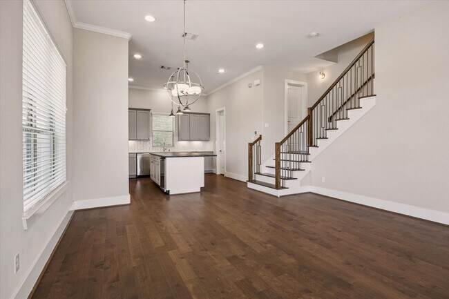Building Photo - 5912 E Post Oak Ln