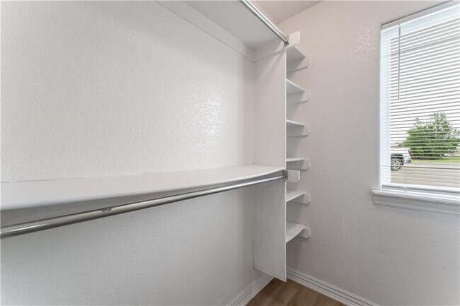 Building Photo - 109 2nd Ave SW