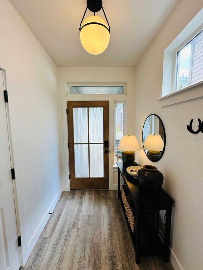 Building Photo - Charming Newer Ridgefield Home with Upgrades Throughout