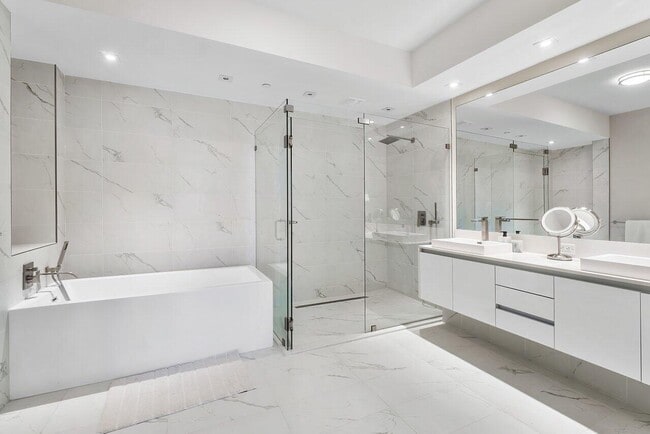 Building Photo - 3100 N Ocean Dr