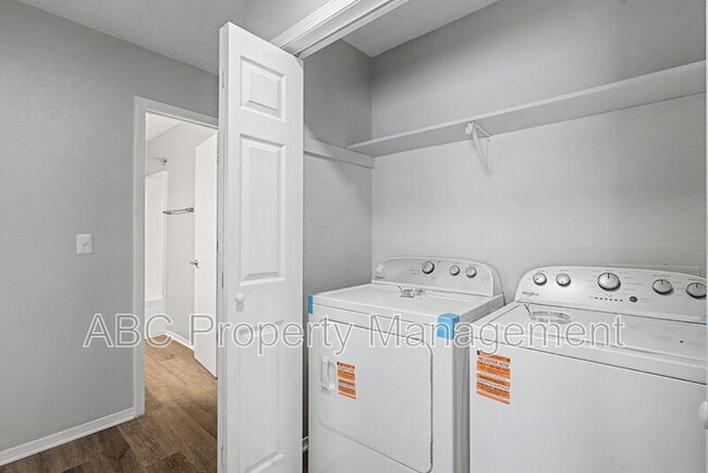 Building Photo - 4378 W Thrasher Dr