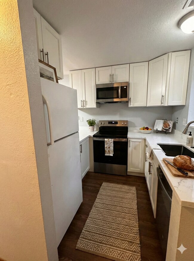 Building Photo - 2161 Northwood Cir