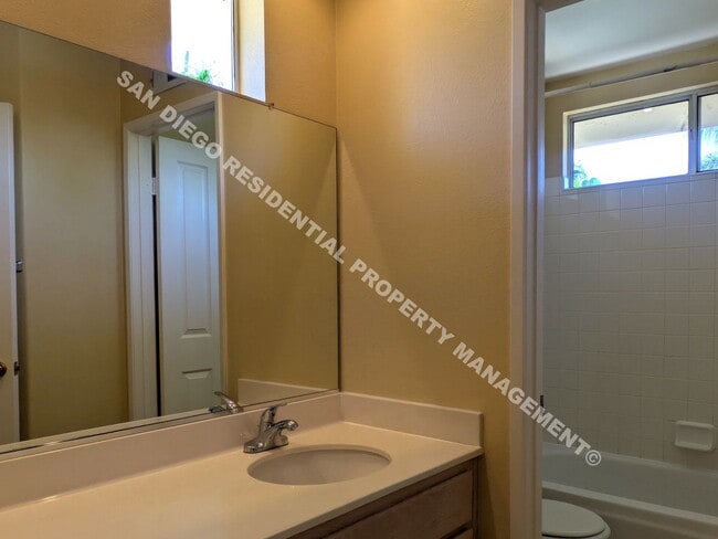 Building Photo - Gorgeous 4 Bedroom Home in Desirable Carme...