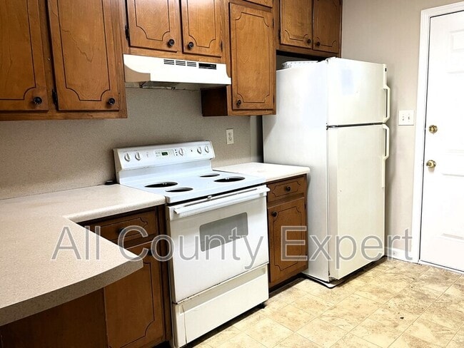 Building Photo - 1042 Chestnut Oak Ct NE