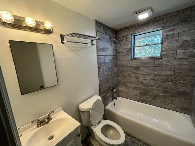 Building Photo - First Place South 1009