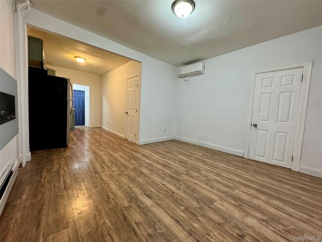 Building Photo - 134 N 7th Ave