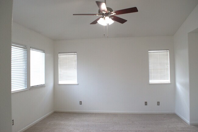 Building Photo - 171 Vista Cove Cir