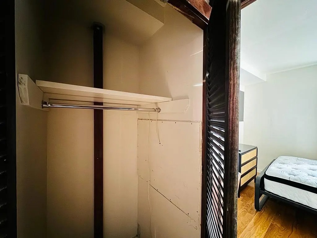 Building Photo - Furnished room/NOT APARTMENT