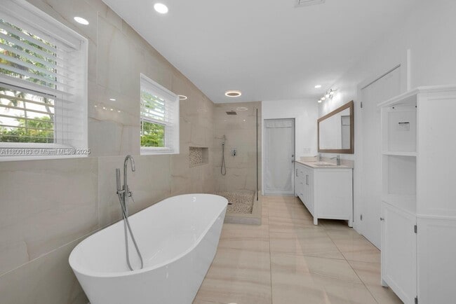 Building Photo - 13840 SW 74th Ave