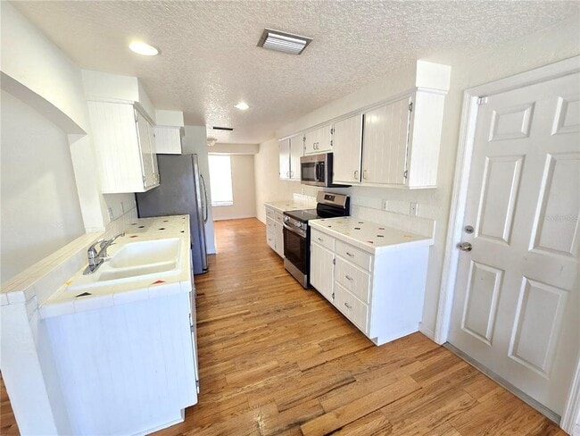 Building Photo - 3616 Royal Palm Dr