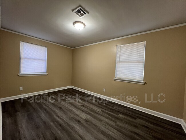 Building Photo - 3745 Honeysuckle Ct