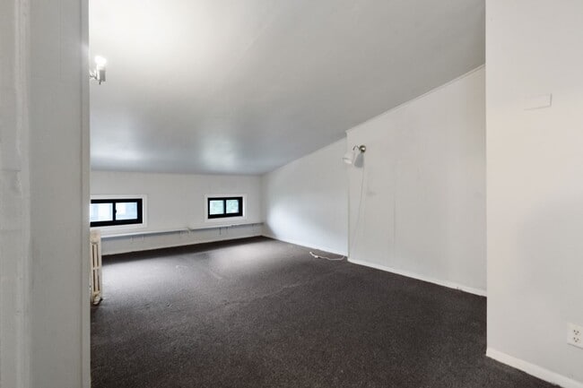 Building Photo - 277 Crown St