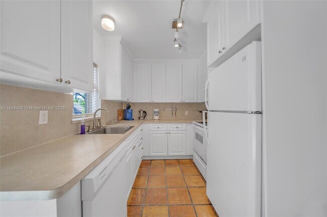 Building Photo - 312 NE 16th Terrace