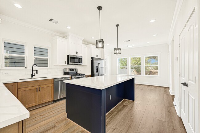 Building Photo - 3808 Yale St