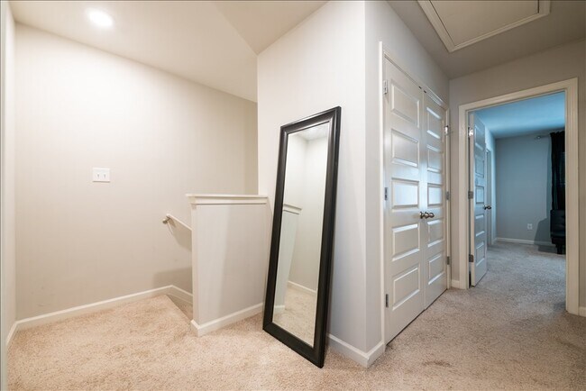 Building Photo - 2514 Piering Dr