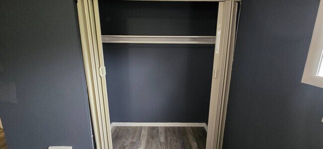 Building Photo - Charming 3-Bedroom Property in Prime Location ( SECTION 8 VOUCHER ACCEPTED )