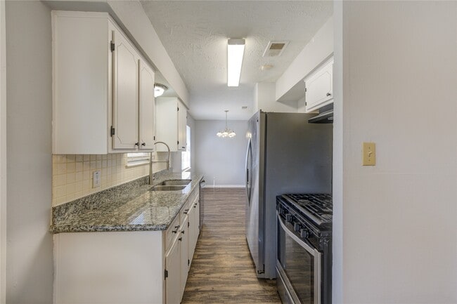 Building Photo - 5327 Crestmont St