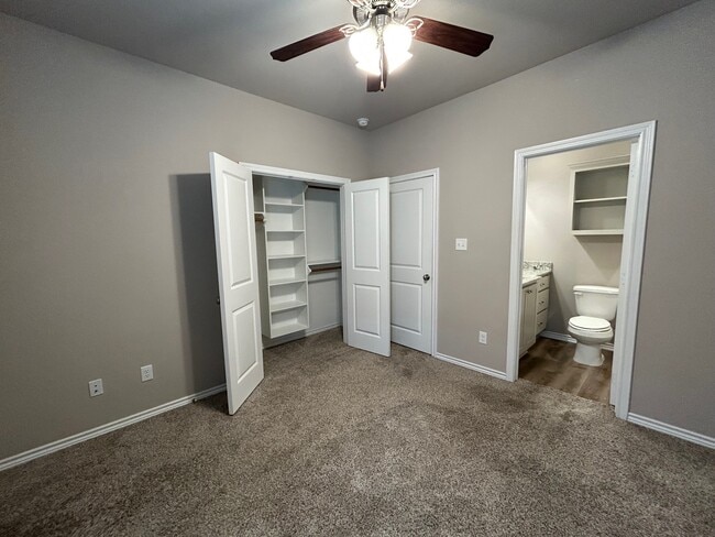 Building Photo - 511 Hayes Ln