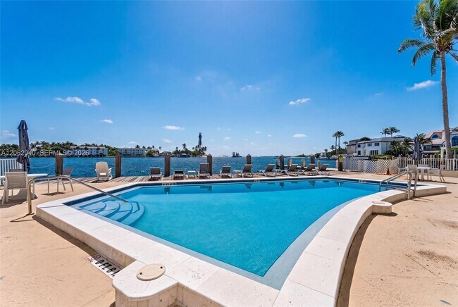 Building Photo - 2508 Bay Dr
