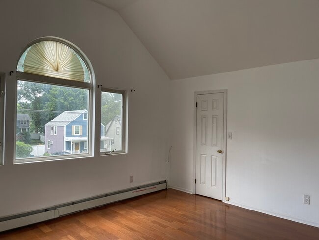 Building Photo - 25 Summers St