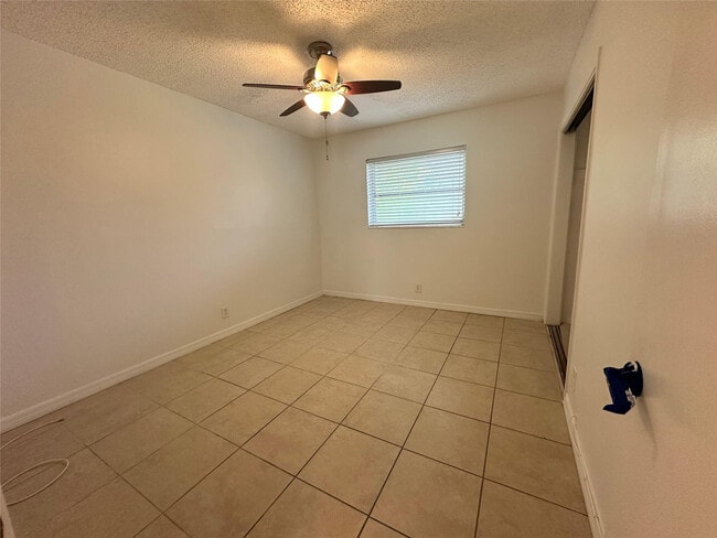 Building Photo - 305 NE 16th St