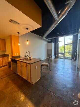 Building Photo - 420 N Adams St