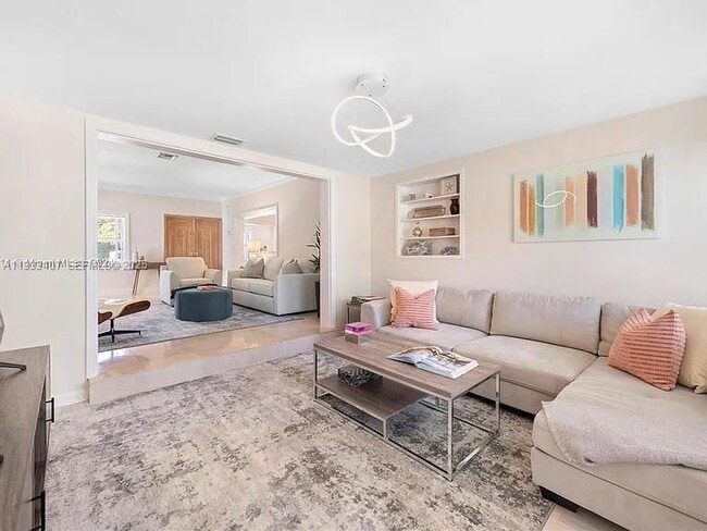 Building Photo - 5371 N Bay Rd