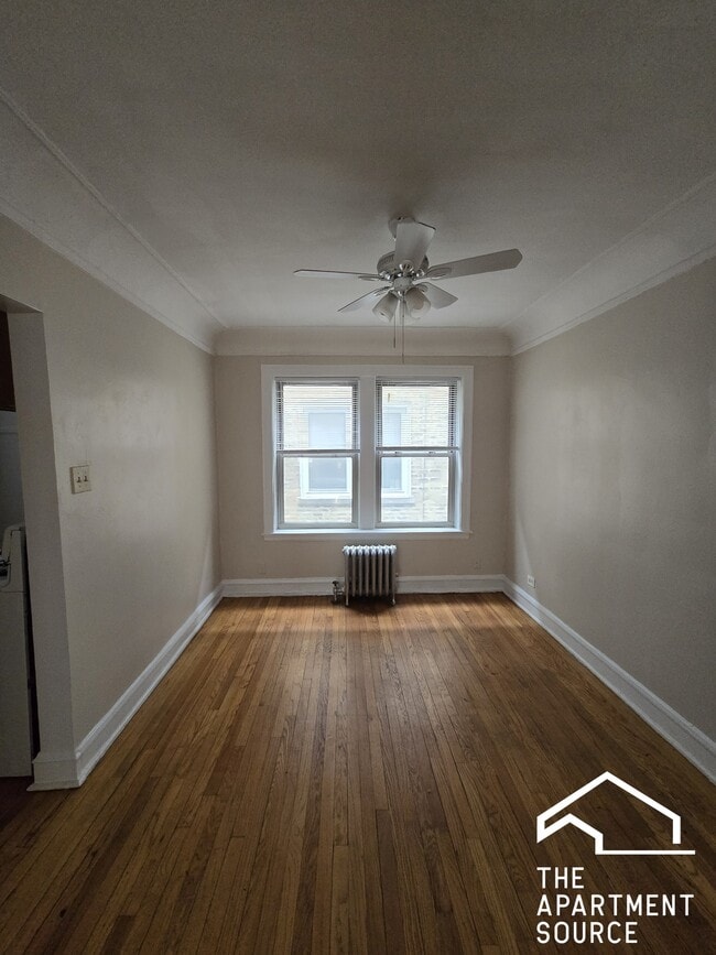 Building Photo - 1806 W Farwell Ave