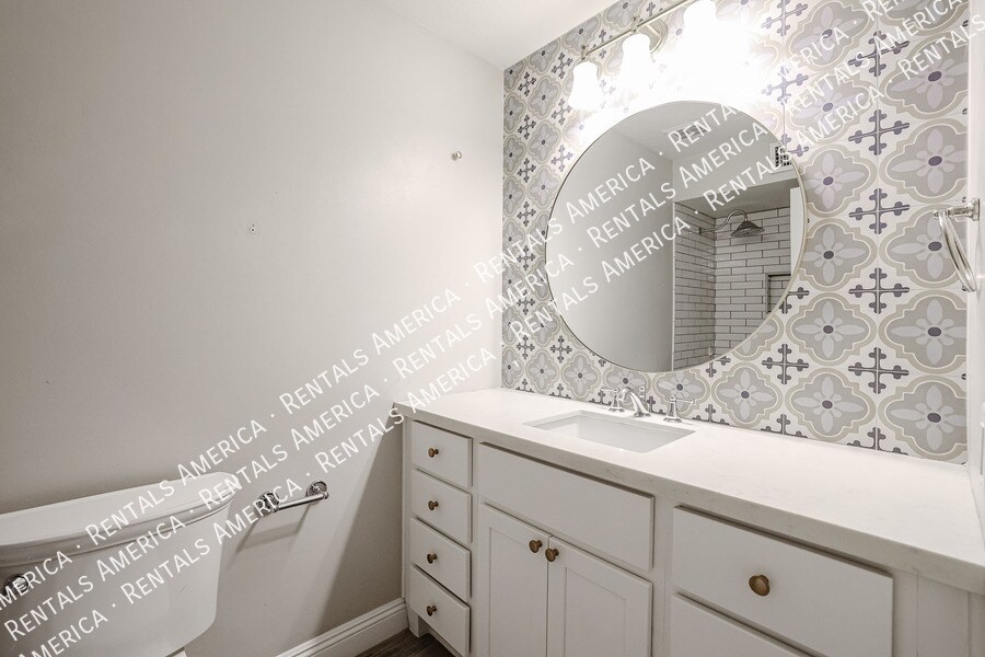 Building Photo - 10534 E Mercer Ln