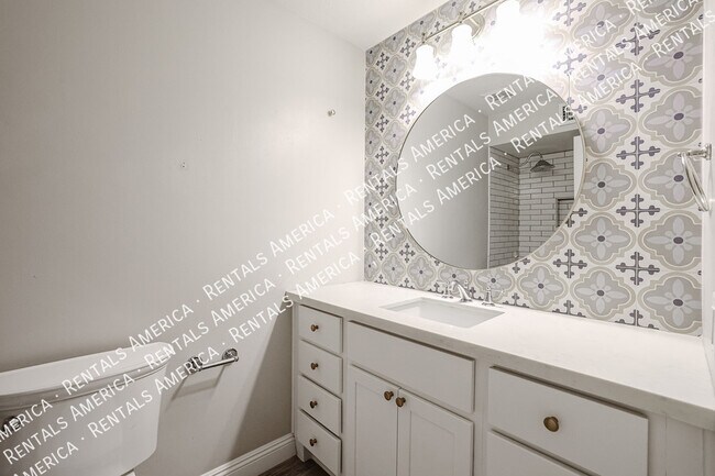 Building Photo - 10534 E Mercer Ln