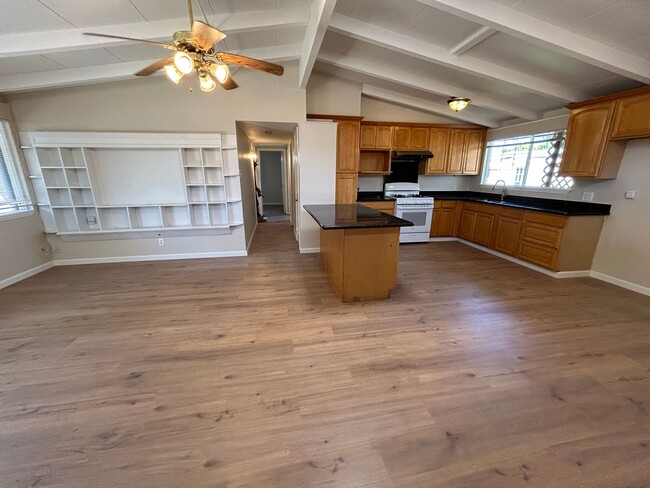 Building Photo - Charming home in prime location!