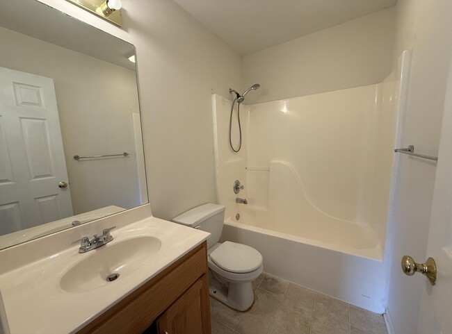 Building Photo - 422 Lasalle Pl