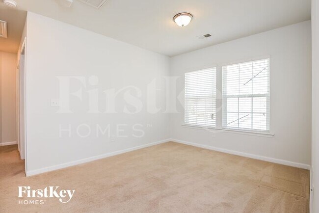 Building Photo - 210 Firewheel Ct