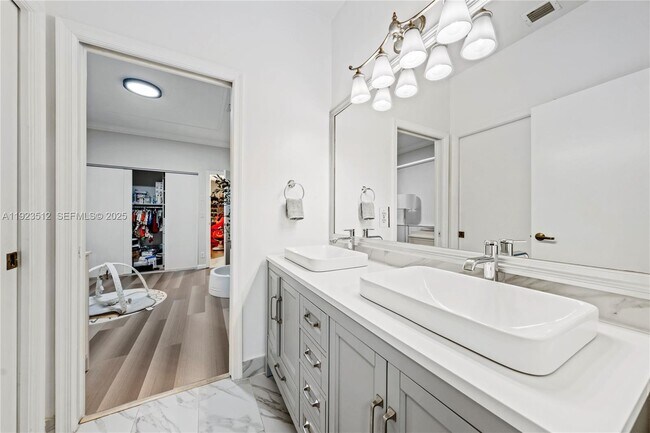 Building Photo - 2994 Oakbrook Dr