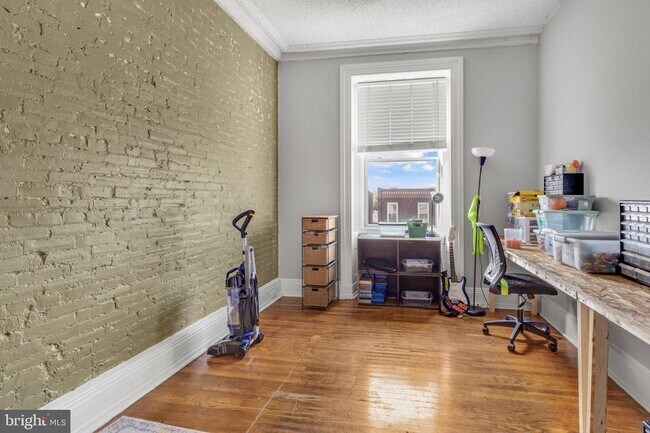 Building Photo - 3017 W Girard Ave