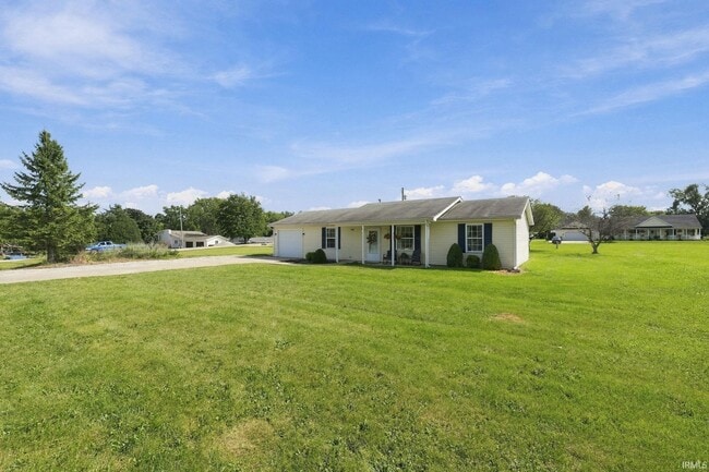 Building Photo - 9239 E Lilac Ln