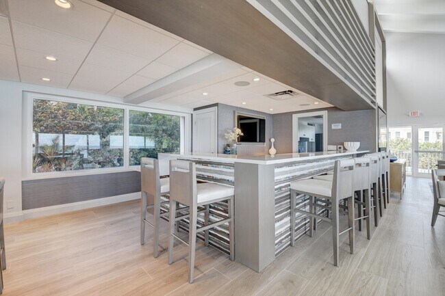 Building Photo - 4748 S Ocean Blvd