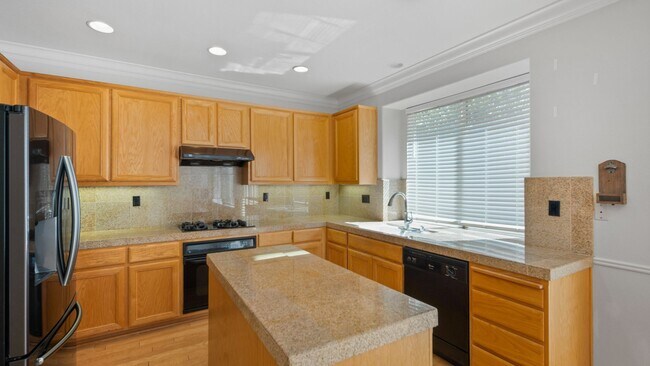 Building Photo - Rolling Hills Beauty! 4 Bedroom 3 Bath