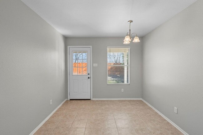 Building Photo - 164 Pearl Lake Dr