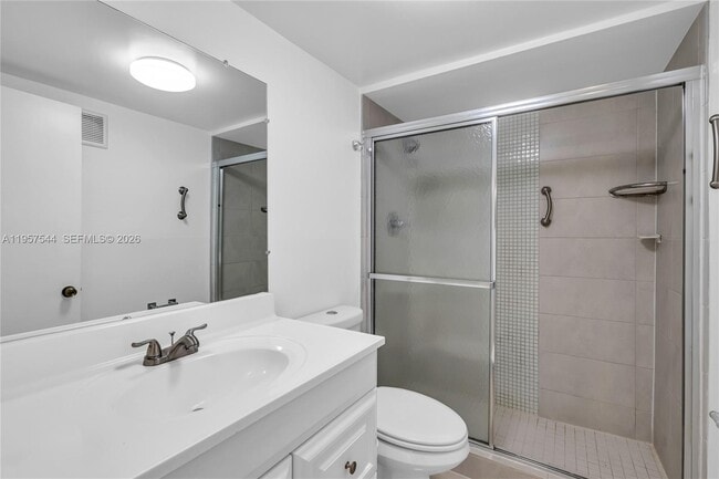 Building Photo - 220 Lakeview Dr