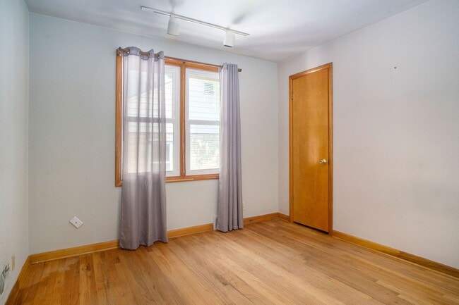 Building Photo - Updated 3 Bedroom Benson Home